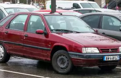 Satul în care toţi localnicii folosesc acelaşi Citroen din '96. Se programează pe Telegram