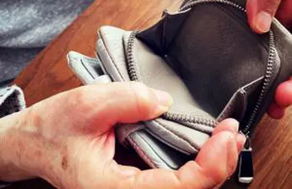 De ce sunt sfătuiţi pensionarii francezi să se mute în România şi să trăiască cu 1.000 de euro