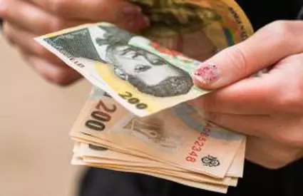 De câți bani are nevoie o familie cu 2 copii pentru un trai decent. Calculul ministrului Muncii