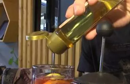 Băutura care a devenit o experienţă de lux în cafenele. O cutie poate costa 800 de lei
