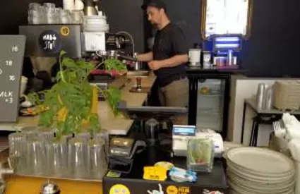 Afacerile care au suferit pandemiei, dar nu și crizei politice. Mihai își vinde cafeneaua la 50% din preț