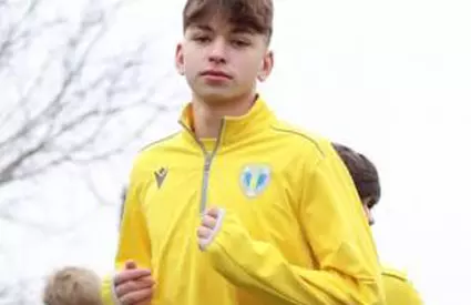 Ultimele imagini postate de fotbalistul Mario Cofaru, călcat de tren. Avea gluga pe cap şi căştile în urechi