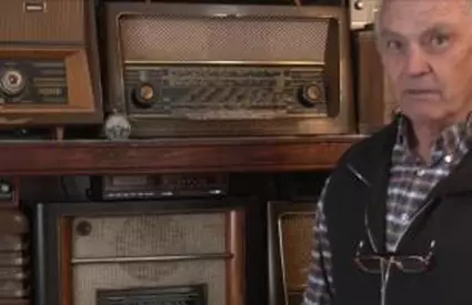 Radiouri din 1939, readuse la viață într-o locuință din Apuseni. Povestea impresionantă a lui Liviu Mic