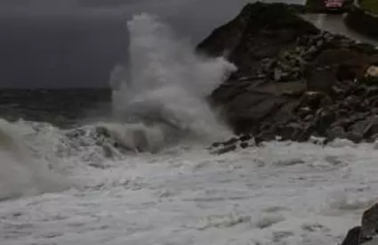 Satul de la malul mării, abandonat peste noapte de localnici. O singură femeie a ales să rămână