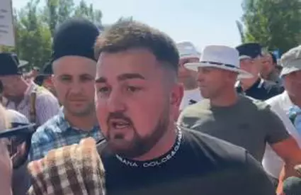 "Păi ce suntem noi aici, sălbatici?". Cioban cu tricou Dolce&Gabbana, dispută aprinsă cu jandarmii la protest
