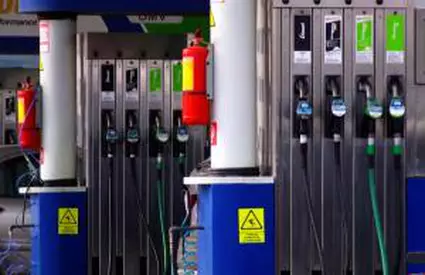 Carburanţii, la cel mai mic preţ de la începutul războiului, dar situaţia ar putea ţine doar câteva zile