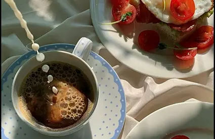 Cafeaua de după masă: bună sau nu pentru digestie? Când e contraindicată