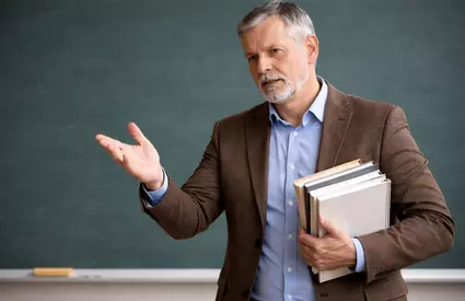 Salariul de 3.770 lei net pentru un profesor debutant adâncește deficitul la științe exacte