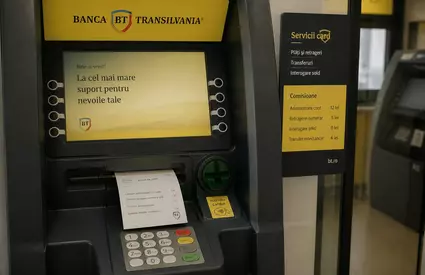 BCR percepe 15 lei și Banca Transilvania până la 20 de lei lunar pentru administrarea contului