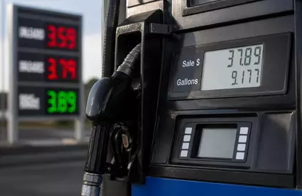 Fluxul de țiței kazah, suspendat. Prețul carburanților poate urca cu 15-25% și pune presiune pe inflație
