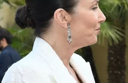 Sigur o recunoști! La 70 de ani, iubita noastră actriță a înflorit după două lovituri grele: cancer și divorț. A divorțat după ce a aflat că soțul e gay, iar un an mai târziu a făcut cancer