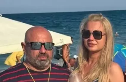 WOW! Imagini fierbinți cu iubita lui Scărlătescu, în Grecia! 27 de ani, profesoară, arhirectă, blondă, voluptuoasă, Elena l-a vrăjit total pe juratul Masterchef. Cum s-au pozat în vacanță