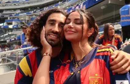 ❤️ Puțini știu povestea din spatele imaginii lui Marc Cucurella! Femeia care l-a ajutat să ajungă campion și motivul emoționant pentru care și-a păstrat părul lung 👀👇