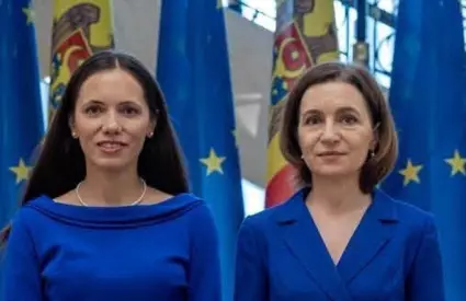 Mirabela Grădinaru și Maia Sandu, îmbrăcate identic la întâlnirea istorică de la Chișinău! Cui îi stă mai bine? Ținute la fel, dar un detaliu incredibil a atras atenția. Prima Doamnă a României, tur de forță la întâlniri oficiale