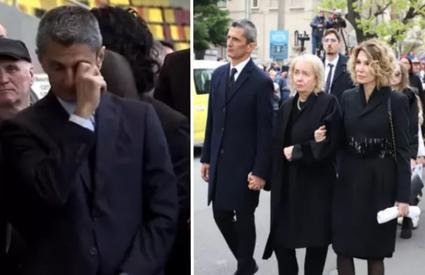 Cu lacrimile pe obraji, Răzvan Lucescu și-a luat adio de la tatăl lui, Mircea Lucescu, cu un mesaj care le-a dat fiori reci tuturor celor prezenți la înmormântare. „Nu și-a putut stăpâni emoțiile”