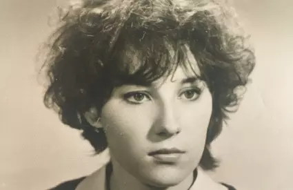 O recunoști? E una dintre cele mai iubite vedete TV, din România! E măritată cu un erou, unul dintre cei mai admirați bărbați din lume și au o familie superbă. Cum a început povestea lor? Nimănui nu-i vine să creadă