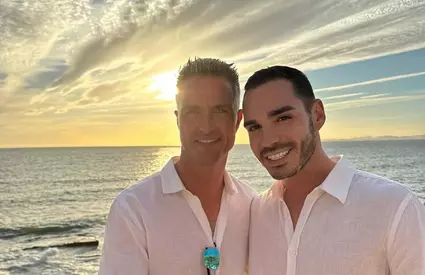 Gata, se însoară! Da, chiar el este! Unul dintre cei mai cunoscuți bărbați din lume se face nuntă cu iubitul lui, cu 14 ani mai tânăr! A divorțat de soție și și-a schimbat viața