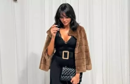 Bomba mondenă! Vedeta Antenei 1, surprinsă în ipostaze intime, interzise, cu un doctor însurat, la benzinarie! Amor nebun în miezul zilei! A venit și poliția!