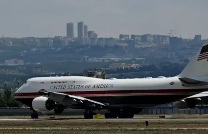 Cadoul de MILIOANE care îi dă dureri de cap lui Trump! Ce probleme de securitate ascunde avionul primit din Qatar