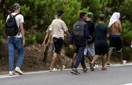 Sondaj BOMBĂ în Marea Britanie! Românii, printre naționalitățile pe care britanicii le vor cel mai puțin