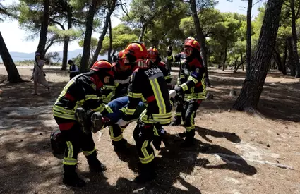 Pompierii români în acțiune în Grecia. Salvatorii noștri se luptă cu flăcările grecilor