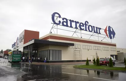 Carrefour își vinde magazinele! Frații Pavăl de la Dedeman vor prelua operațiunile retailerului 