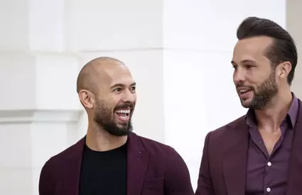 Frații Tate, cu bagajele pentru fugă? Procurorii cer să rămână după gratii