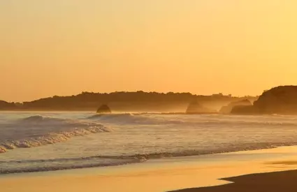 Satul din Europa, ocolit de turiști, unde se găsesc plaje liniștite și prețuri accesibile