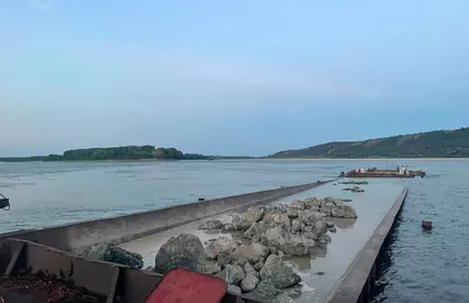 O parte din cabluri au cedat. Momentele tensionate din timpul scufundării barjelor care au salvat Reactorul 2 de la Cernavodă