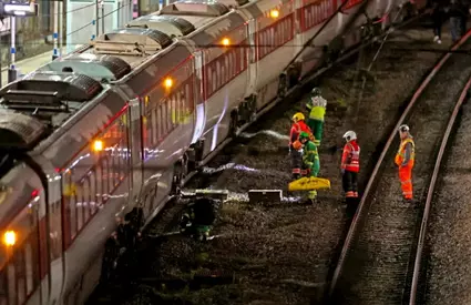 Bărbat acuzat de 11 tentative de omor după atacul cu cuțitul din tren. Incidentul a șocat Marea Britanie