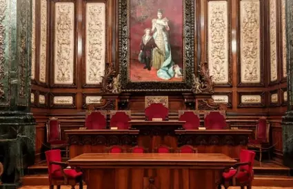 Cum arată interiorul Primăriei din Barcelona, clădirea în care sunt primiți regi și șefi de stat