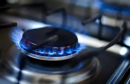 Cu cât cresc prețurile la gaze de la 1 aprilie, când expiră actuala plafonare. Primele oferte apărute pe comparatorul ANRE și cât înseamnă diferența în facturi