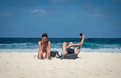 Ce a pățit o vedetă care a făcut o baie pe o plajă cunoscută? Pericolele înotului