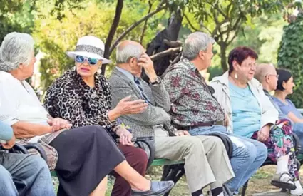 Lista completă a pensionarilor care primesc majorări. Cine încasează bani în plus și cum se aplică noile reguli