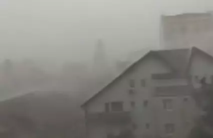 Furtună puternică în Sibiu. Ploaia a acoperit orașul, iar temperatura a scăzut brusc