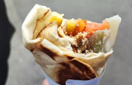 La Iași se devorează peste 10.000 de shaorma pe zi. Explicații: ritmul alert al vieții și numărul mare de tineri din oraș cresc apetitul pentru fast-food