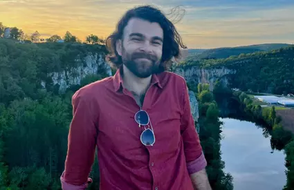 Povestea frumoasă a inginerul român crescut în Spania, care își aduce prietenii străini să descopere România: „Nu vreau să mă întorc aici doar ca turist”