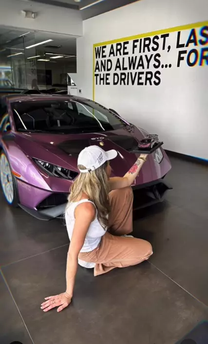 alina-vidican-cadou-masina-claude-senhoreti-3