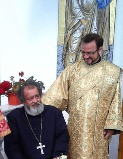 Mormântul preotului Mihai Negrea care a crescut 117 copii