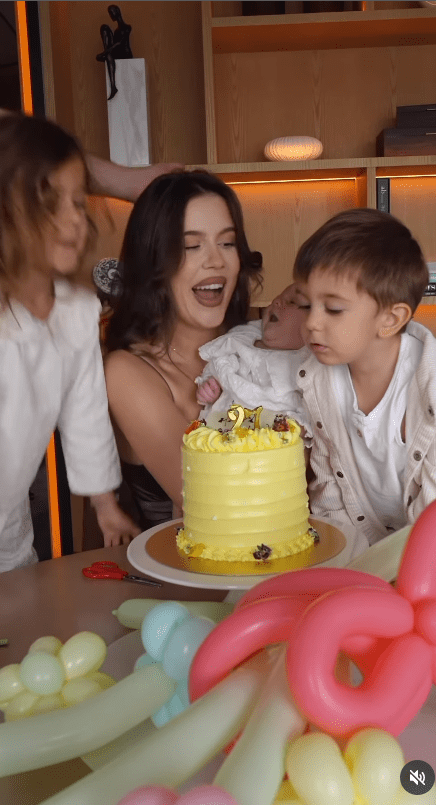 Emily Burghelea aniversare copii Hong Kong