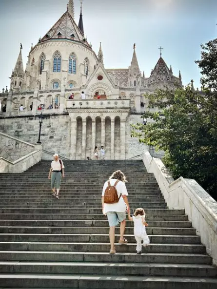 smiley-vacanta-gina-pistol-josephine-1