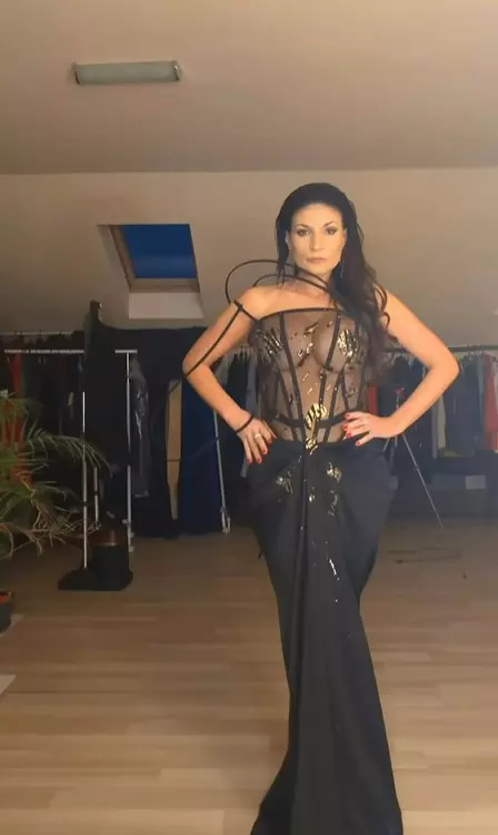 Ioana Ginghină într-o rochie transparentă (2)