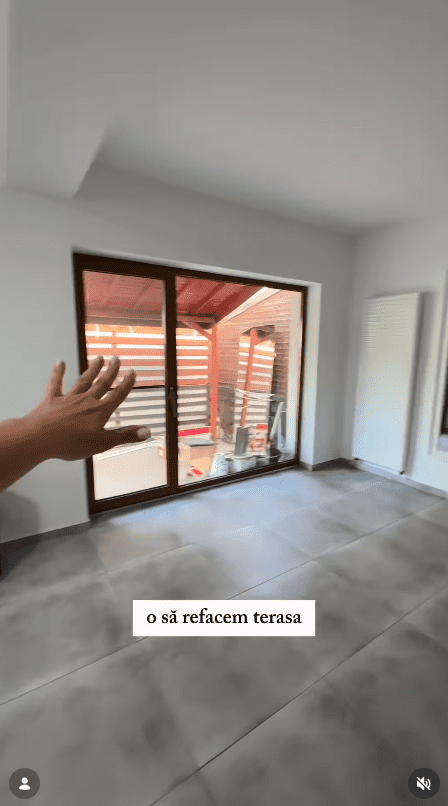 Imagini cu noua casa a Deei Maxer