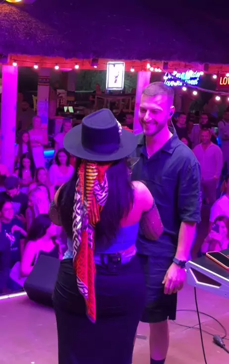 oana-radu-sarutata-pe-scena-6