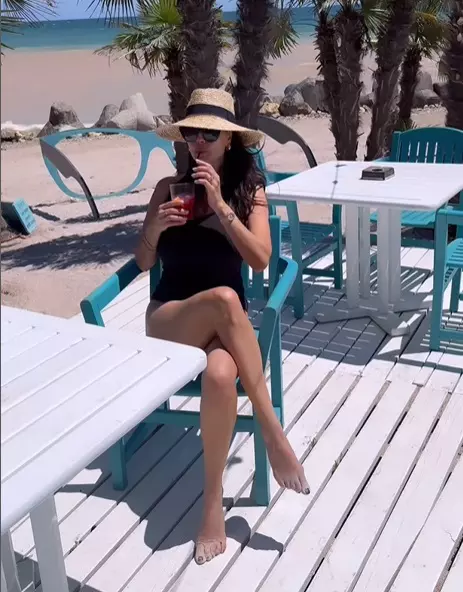 anca-serea-in-costum-de-baie-6