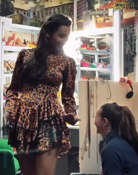 lili sandu fixativ picioare 4