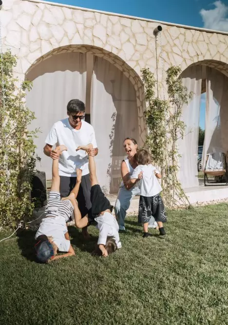 Radu Vâlcan, Adela Popescu și cei trei copii ai lor (2)