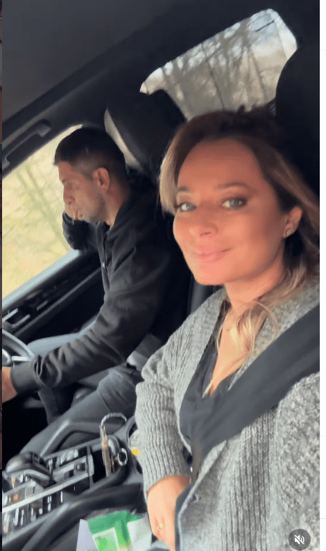 Laura Cosoi si sotul ei in masina