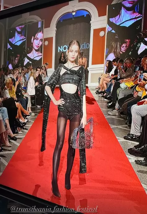 Irina Columbeanu defilează pe podium (3)