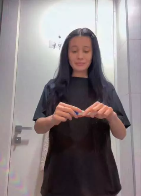 Erika Isac a făcut un test de sarcină (1)